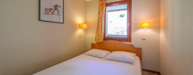 [Vacancéole – Les Hauts de la Drayre]residence-les-hauts-de-la-drayre-vaujany-appartement-2p6-chambre-1-1