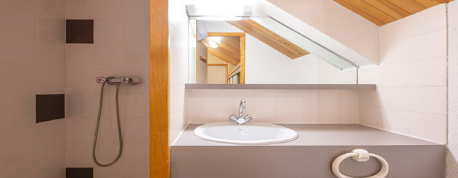 [Vacancéole – Les Hauts de la Drayre]residence-les-hauts-de-la-drayre-vaujany-appartement-3p7-salle-de-bain-2