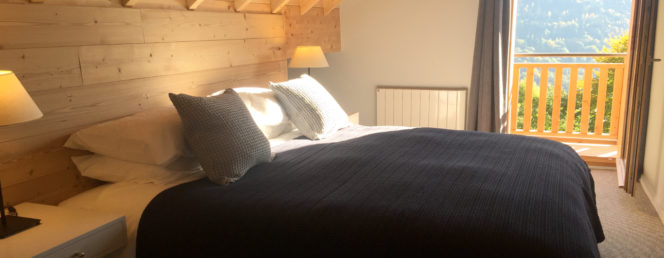 [Chalet des cousins]Vaujany Ski Chalets, Chalet des Cousins, super king bedroom 2