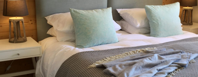 [Appartement « La Petite Cabane »]Vaujany Ski Chalets, La Petite Cabane, Super King bedroom 2