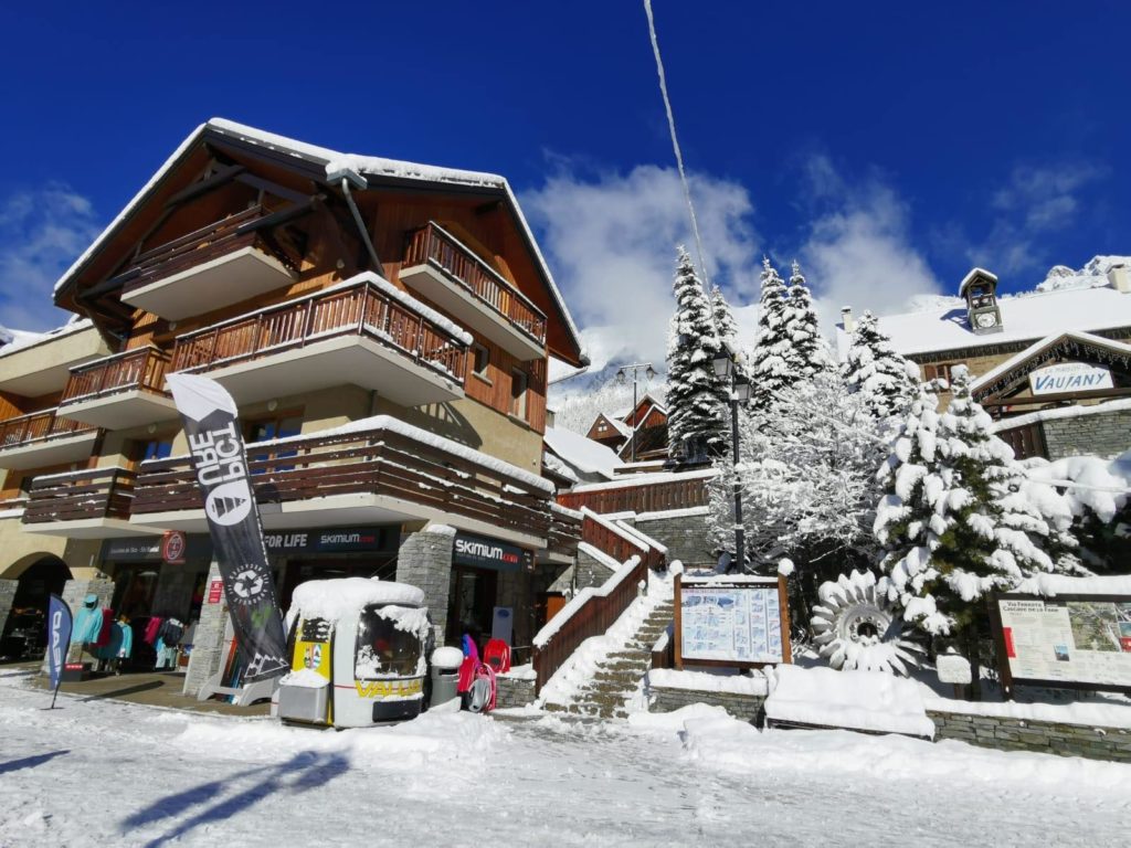 Shops Vaujany Station Village Séjour ski et vacances montagne Isère