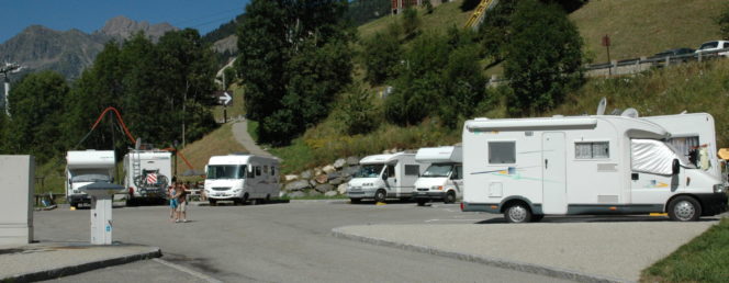 [Accueil / Aire de Camping-Cars]Aire Camping-Car_Vaujany_Eté_09