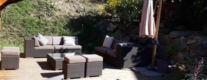 [Chalet Skidh]24. chalet Skidh . salon extérieur