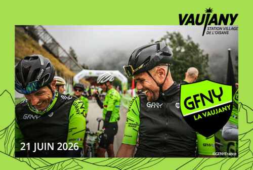 Visuel GFNY La Vaujany : ambiance, coureurs souriants au ravitaillement
