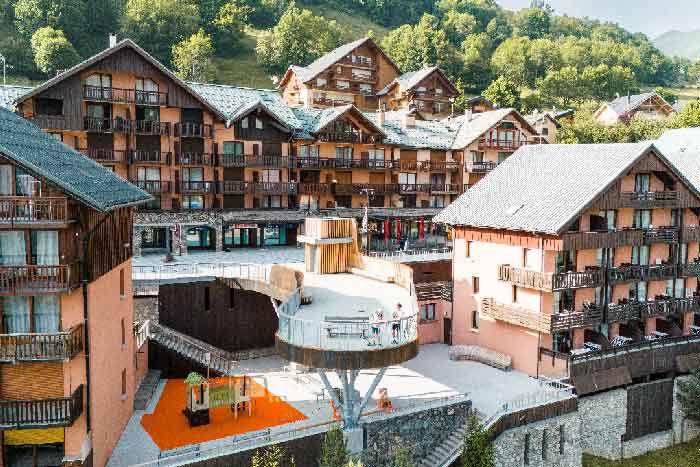 Jeu d'enfant place de la Fare