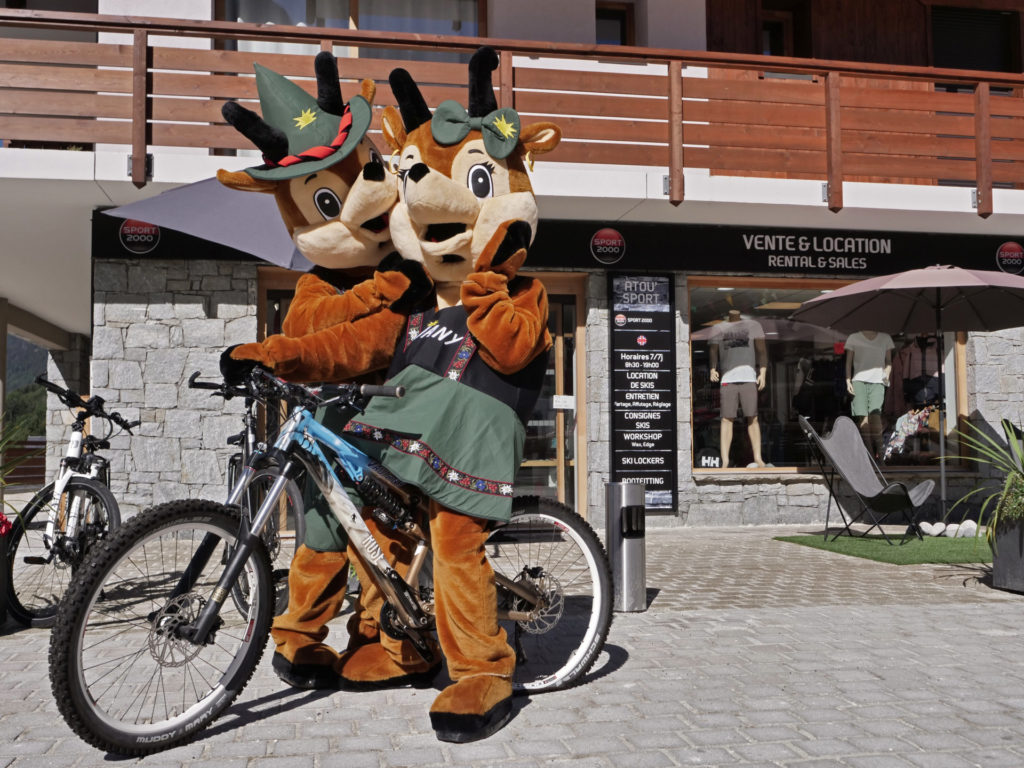 Mascottes Jauvany et Jauvana_Place de l'Étendard_Août 2020_004