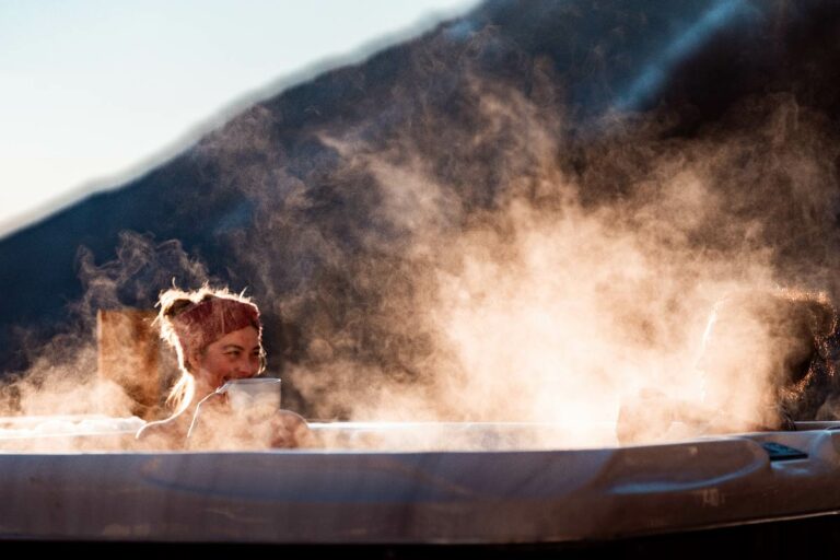 2 jeunes filles dans un SPA à Vaujany : destination bien-être