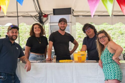 La jeune association des commerçants pour vous servir à la buvette associative du Vaujany Festival