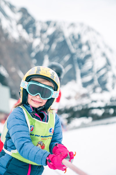 Enfant au ski à Montfrais